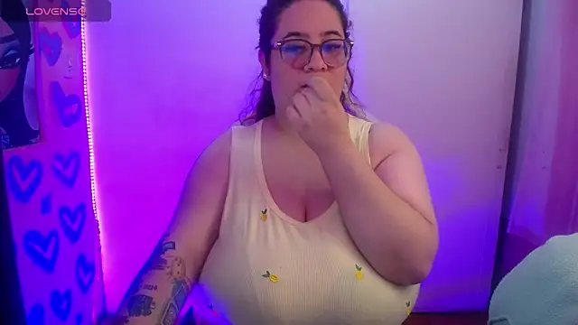Snapshot of kattybbwbigboobs_ chatting on July 22, 2026, 10:01 pm kattybbwbigboobs online show from July 22, 2026, 10:01 pm