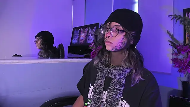 luxiel  online show from December 3, 2025, 9:35 pm