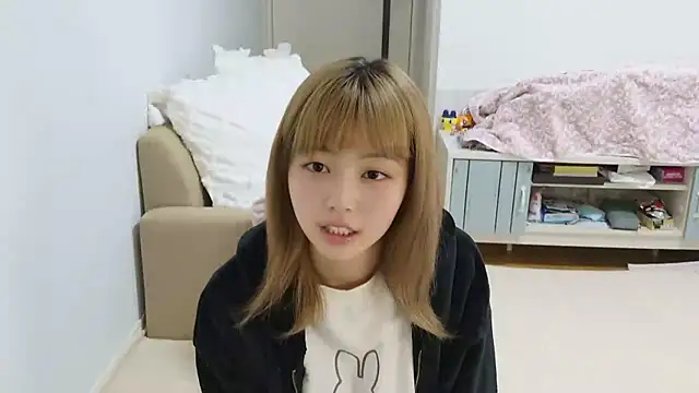 Snapshot of _sizuku_new chatting on December 4, 2025, 11:35 pm sizuku new online show from December 4, 2025, 11:35 pm