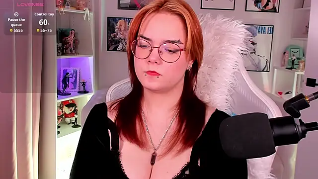 Lily  Evans online show from March 3, 2026, 3:45 am