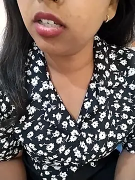Sexy Divya   online show from May 9, 2026, 6:18 am