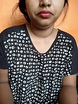 Sexy Divya   online show from May 19, 2026, 12:38 am