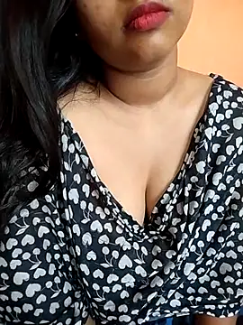 Sexy Divya   online show from June 4, 2026, 5:24 am
