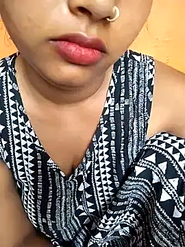 Sexy Divya   online show from June 11, 2026, 1:49 am