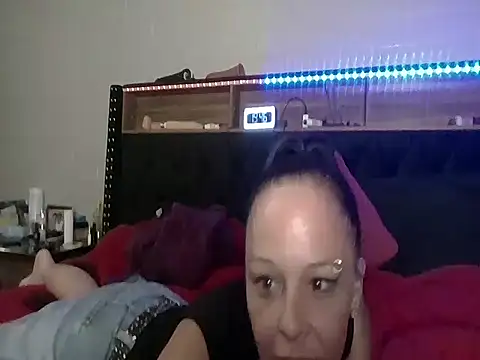 nikkibae33 online show from June 8, 2026, 2:45 am