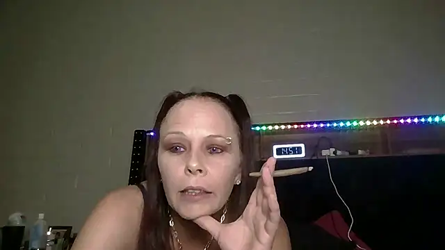 nikkibae33 online show from June 15, 2026, 9:50 pm
