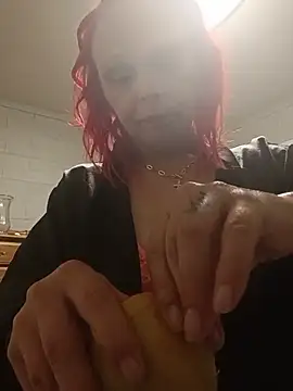 nikkibae33 online show from July 14, 2026, 5:01 am