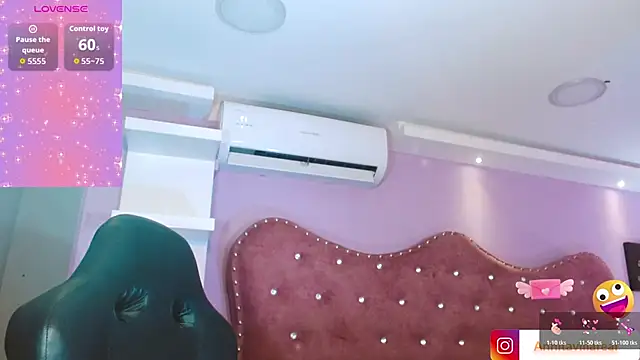 AnnaRouseQueen online show from December 17, 2025, 4:07 am