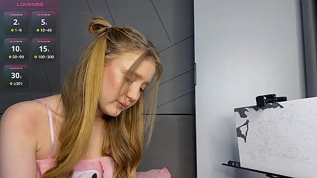 MiraJuicyJune online show from March 5, 2026, 4:30 am