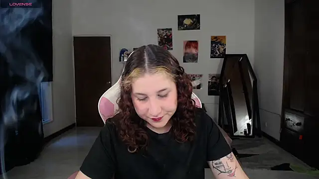 Snapshot of ratts- chatting on December 17, 2025, 10:16 pm ratts- online show from December 17, 2025, 10:16 pm