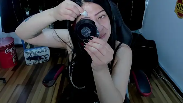 Snapshot of Halley_Ravenn chatting on July 17, 2026, 4:23 pm Halley Ravenn online show from July 17, 2026, 4:23 pm