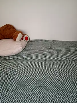 She Sars online show from November 17, 2025, 7:47 am