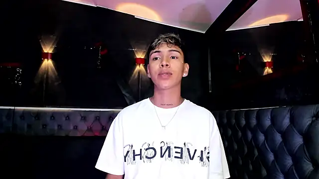Snapshot of Timmy_Kiing_ chatting on December 22, 2025, 11:57 pm Timmy Kiing online show from December 22, 2025, 11:57 pm
