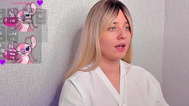 Snapshot of Cherry_B1isss chatting on November 18, 2025, 9:52 pm Cherry B1isss online show from November 18, 2025, 9:52 pm