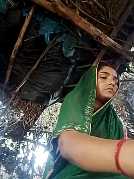 Snapshot of Seema_ji12 chatting on April 13, 2026, 1:22 am Seema ji12 online show from April 13, 2026, 1:22 am