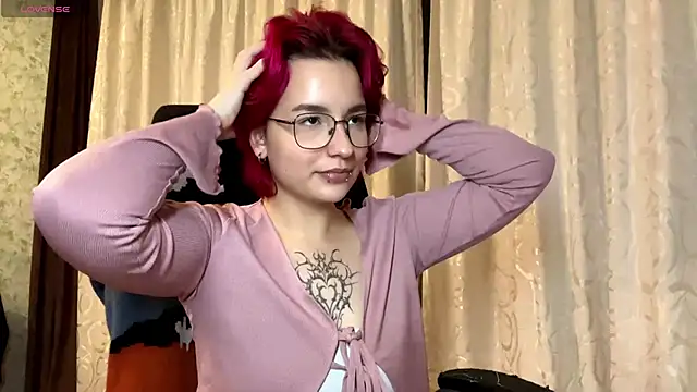 Snapshot of TheaMacrae chatting on November 11, 2025, 3:12 pm TheaMacrae online show from November 11, 2025, 3:12 pm