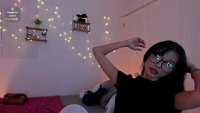 Tamara Aluna  online show from December 16, 2025, 4:34 pm