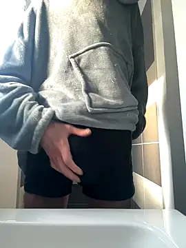 Snapshot of groschibre40100 chatting on November 16, 2025, 10:32 am groschibre40100 online show from November 16, 2025, 10:32 am