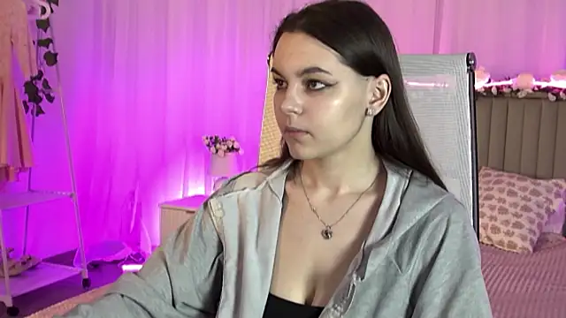 FrancescaCavaliere online show from April 22, 2026, 7:22 am
