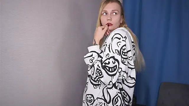 Snapshot of UnDesiga chatting on November 22, 2025, 5:34 pm UnDesiga online show from November 22, 2025, 5:34 pm