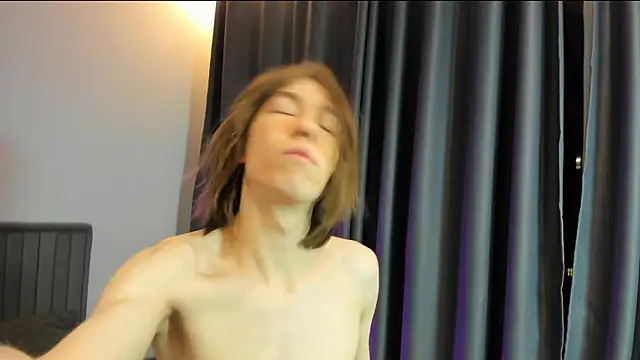 kr1sfemboy online show from February 18, 2026, 4:14 pm