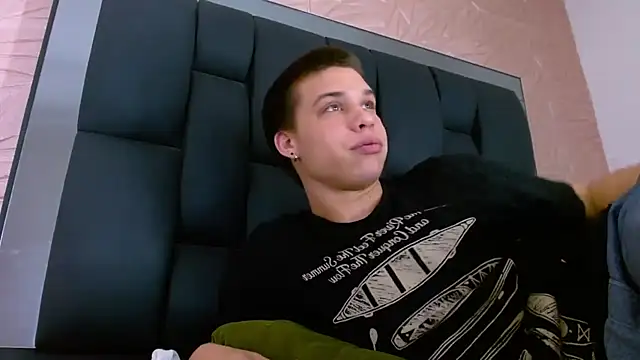 Liam York  online show from December 14, 2025, 8:02 pm