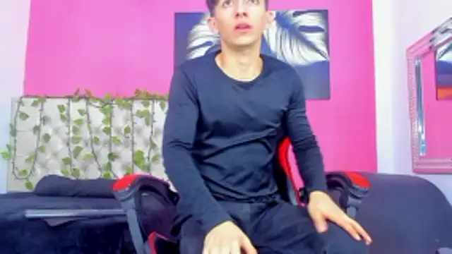 Snapshot of ElanGiraldo chatting on November 19, 2025, 9:48 pm ElanGiraldo online show from November 19, 2025, 9:48 pm