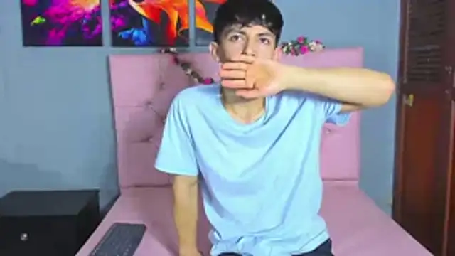 Snapshot of ElanGiraldo chatting on November 26, 2025, 10:11 pm ElanGiraldo online show from November 26, 2025, 10:11 pm