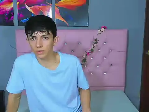 Snapshot of ElanGiraldo chatting on December 3, 2025, 9:57 pm ElanGiraldo online show from December 3, 2025, 9:57 pm