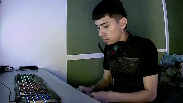 Snapshot of Kurt_williams1 chatting on June 14, 2026, 12:07 pm Kurt williams1 online show from June 14, 2026, 12:07 pm