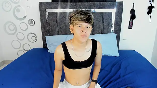 Snapshot of Lily_and_Lina chatting on November 22, 2025, 12:15 pm Lily and Lina online show from November 22, 2025, 12:15 pm