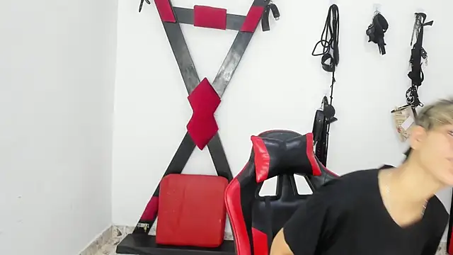 Snapshot of Lily_and_Lina chatting on November 25, 2025, 12:16 pm Lily and Lina online show from November 25, 2025, 12:16 pm