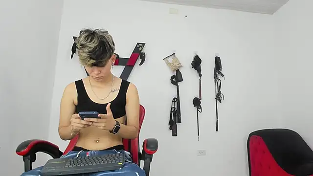 Snapshot of Lily_and_Lina chatting on November 26, 2025, 12:06 pm Lily and Lina online show from November 26, 2025, 12:06 pm