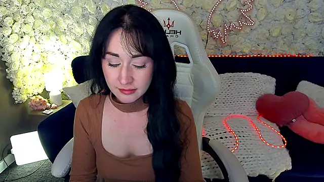 CarolinaaFoxyyy online show from April 10, 2026, 12:43 pm