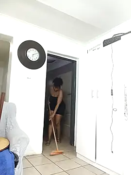 HipsDontLieX95 online show from December 5, 2025, 4:14 pm