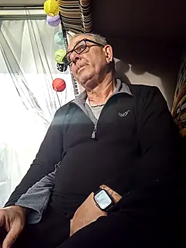 andy-1961 online show from November 13, 2025, 8:13 am