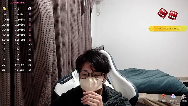 Snapshot of yuu-to-desu chatting on December 1, 2025, 12:37 am yuu-to-desu online show from December 1, 2025, 12:37 am