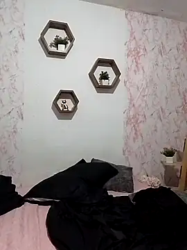 Cami131025 online show from April 8, 2026, 11:37 pm