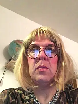 simone xdressing online show from October 29, 2025, 7:59 pm