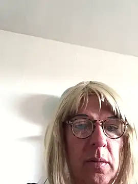 simone xdressing online show from April 26, 2026, 2:15 pm