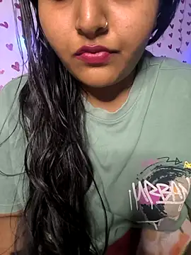 Snapshot of drakezone chatting on November 12, 2025, 11:32 am drakezone online show from November 12, 2025, 11:32 am