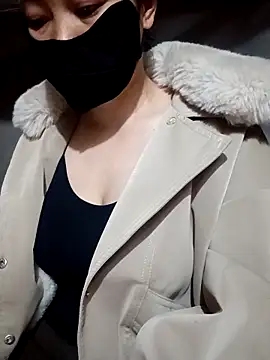 thuy-kieu online show from November 19, 2025, 3:17 am