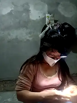 vangkt-cute online show from December 16, 2025, 5:51 pm