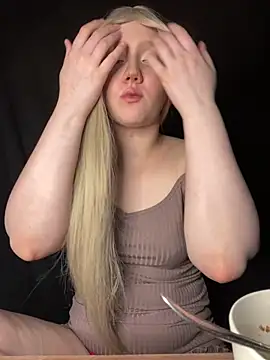 Snapshot of Scarlett_Shadow chatting on November 26, 2025, 8:43 pm Scarlett Shadow online show from November 26, 2025, 8:43 pm