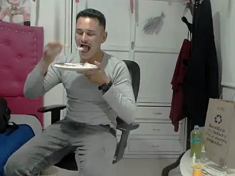 Snapshot of taurosex2025 chatting on November 14, 2025, 12:42 am taurosex2025 online show from November 14, 2025, 12:42 am