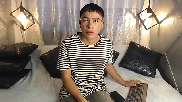 Snapshot of Aaron_foxx1 chatting on November 21, 2025, 12:48 pm Aaron foxx1 online show from November 21, 2025, 12:48 pm