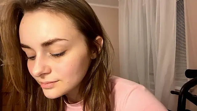 GeralynChiszar online show from March 13, 2026, 9:10 pm