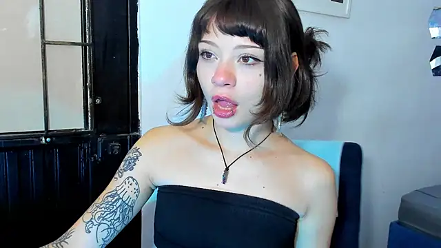 Snapshot of Anny-Bunny_ chatting on November 17, 2025, 11:10 pm Anny-Bunny online show from November 17, 2025, 11:10 pm