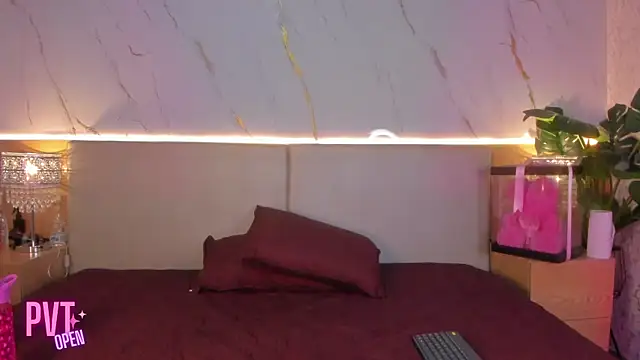 april grey11 online show from February 4, 2026, 8:03 pm