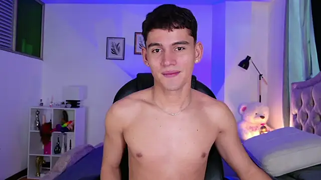 estebanperez 26 online show from April 23, 2026, 10:58 am